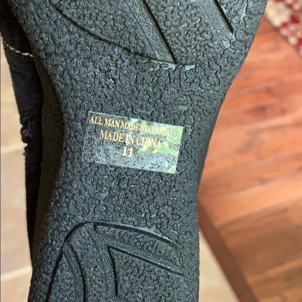 Boots - Picture 3 of 3